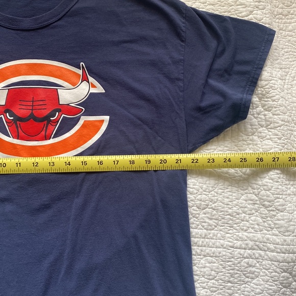 CHICAGO Sports Teams UNISEX Shirt BULLS 🏀BEARS 🏈BLACKHAWKS 🏒 NBA-NFL-NHL - Picture 6 of 8